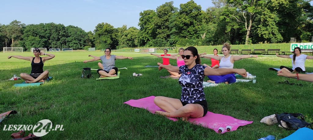 Joga plus akcja charytatywna