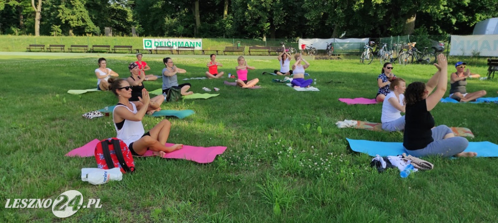 Joga plus akcja charytatywna