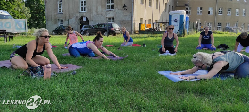 Joga plus akcja charytatywna