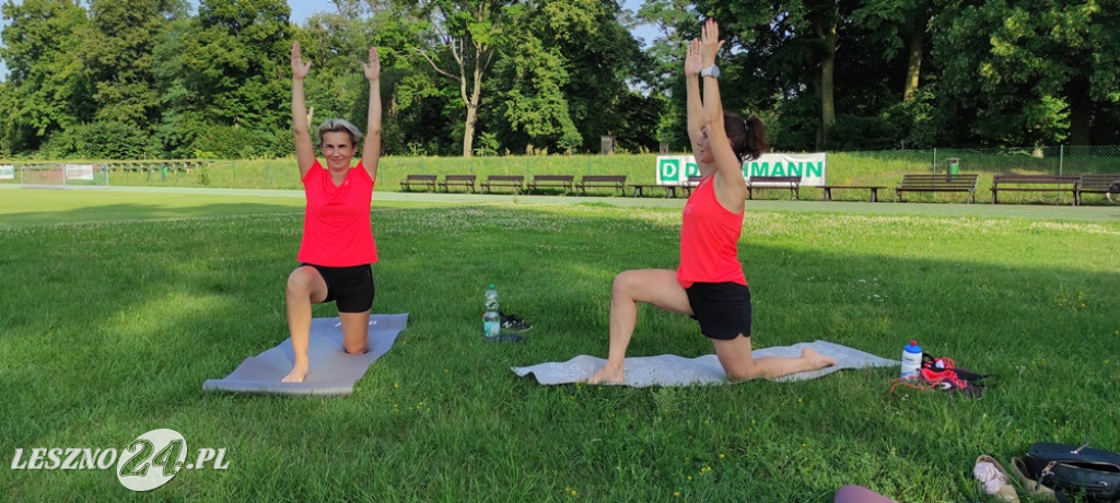 Joga plus akcja charytatywna