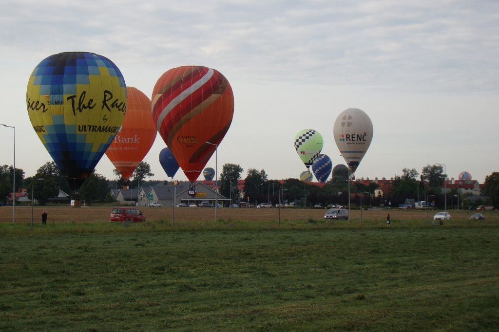 Pierwszy dzień zawodów balonowych w Lesznie