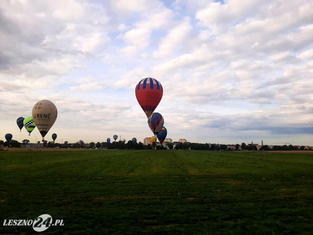 Pierwszy dzień zawodów balonowych w Lesznie