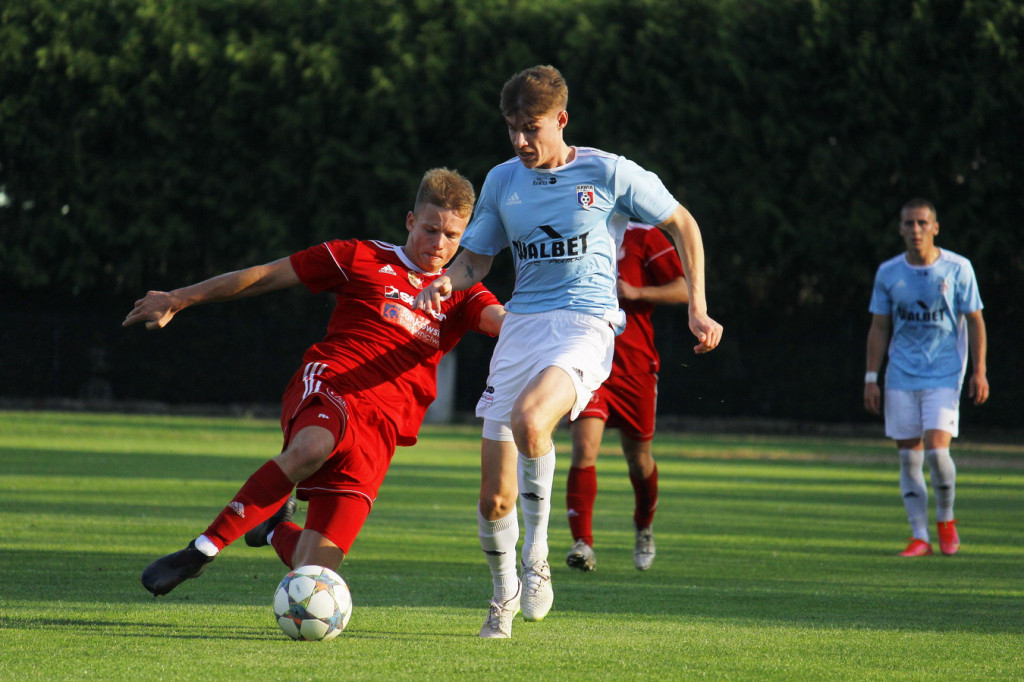 W piłkarskim derby Polonia lepsza od Rawii