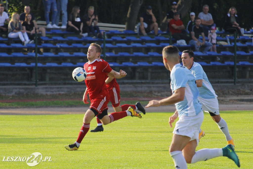 W piłkarskim derby Polonia lepsza od Rawii