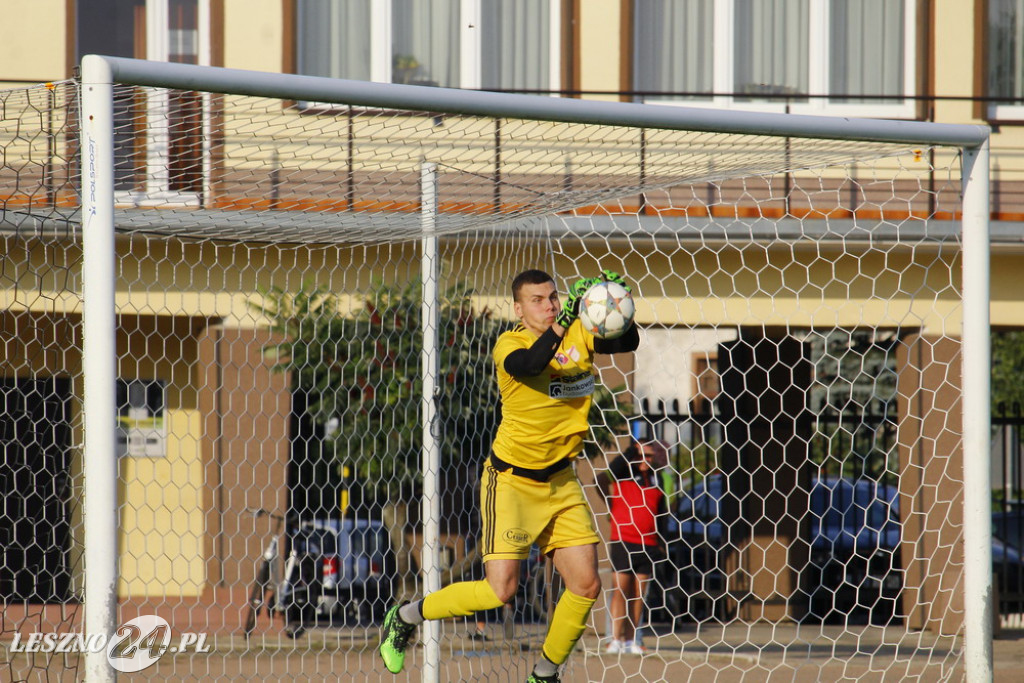 W piłkarskim derby Polonia lepsza od Rawii