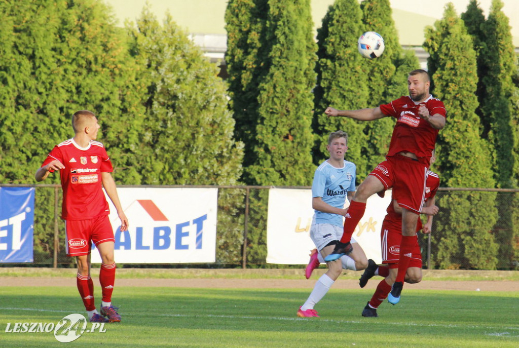 W piłkarskim derby Polonia lepsza od Rawii