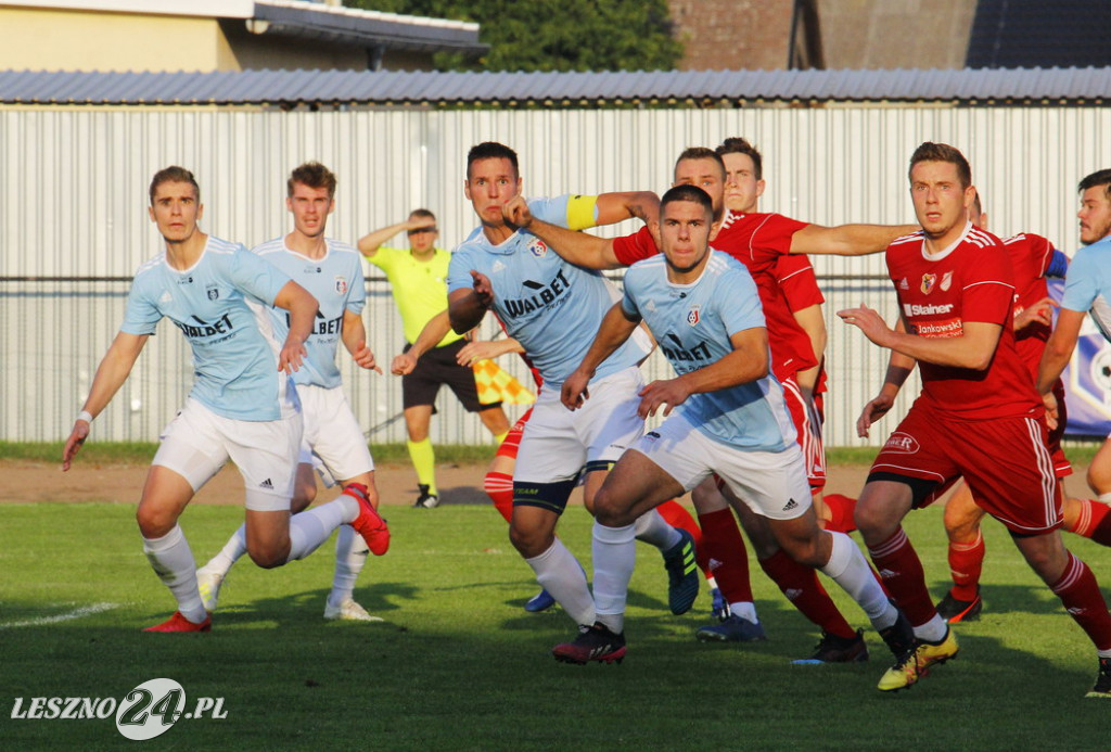 W piłkarskim derby Polonia lepsza od Rawii