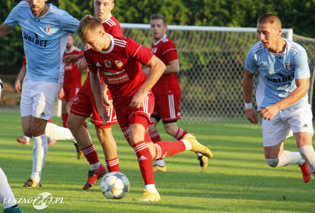 W piłkarskim derby Polonia lepsza od Rawii