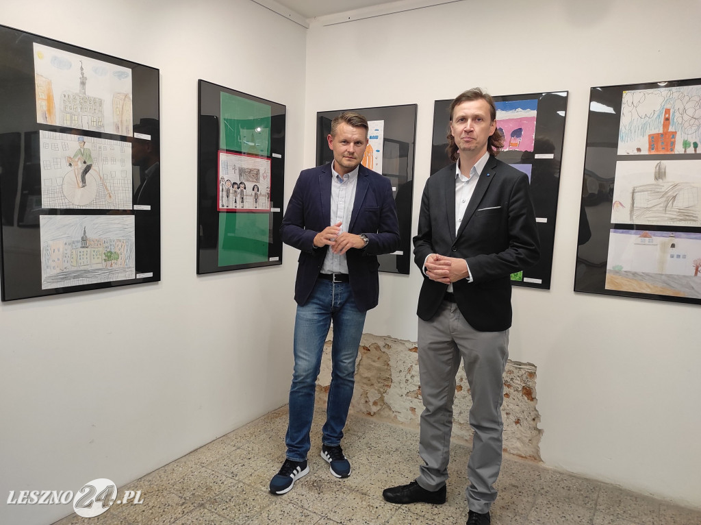 Obrazy z historią w tle