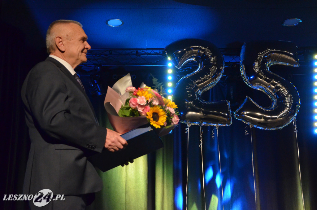 25-lat młodzieżowego stowarzyszenia