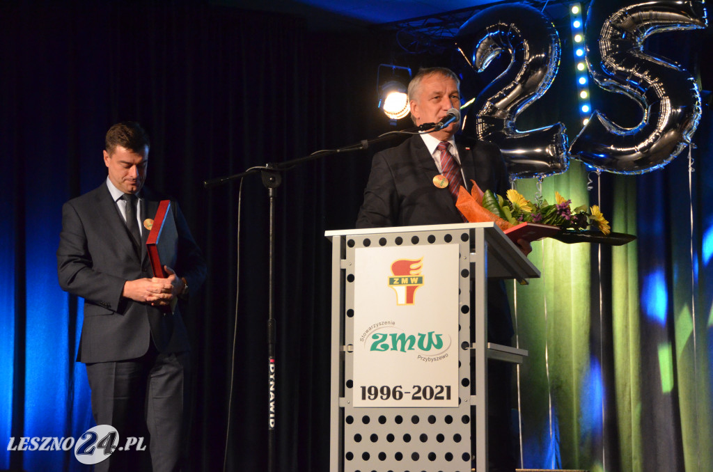 25-lat młodzieżowego stowarzyszenia