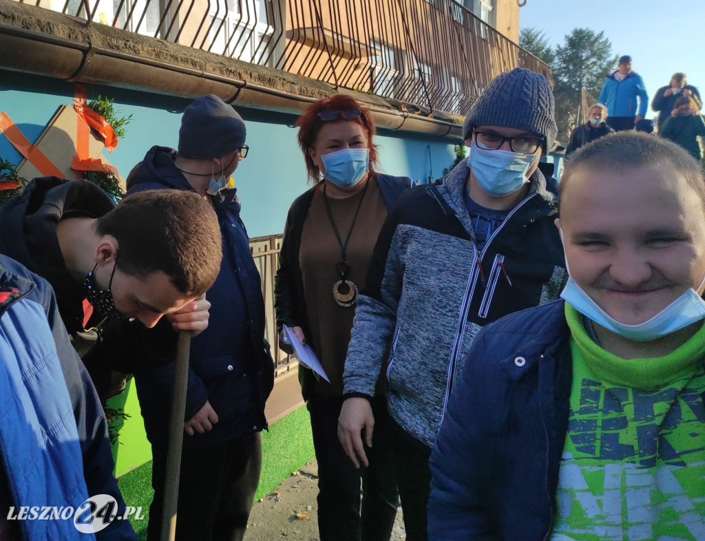 Sadzenie kwiatów w przedszkolu nr 20
