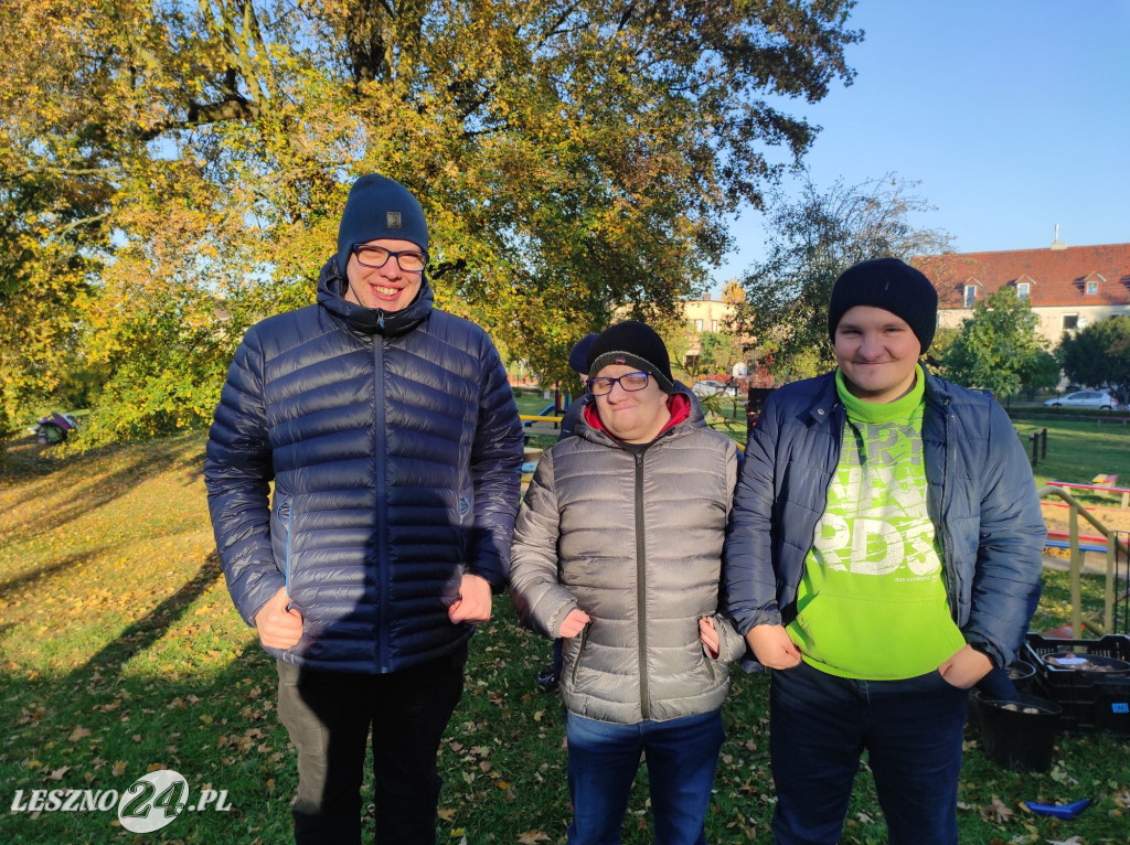 Sadzenie kwiatów w przedszkolu nr 20