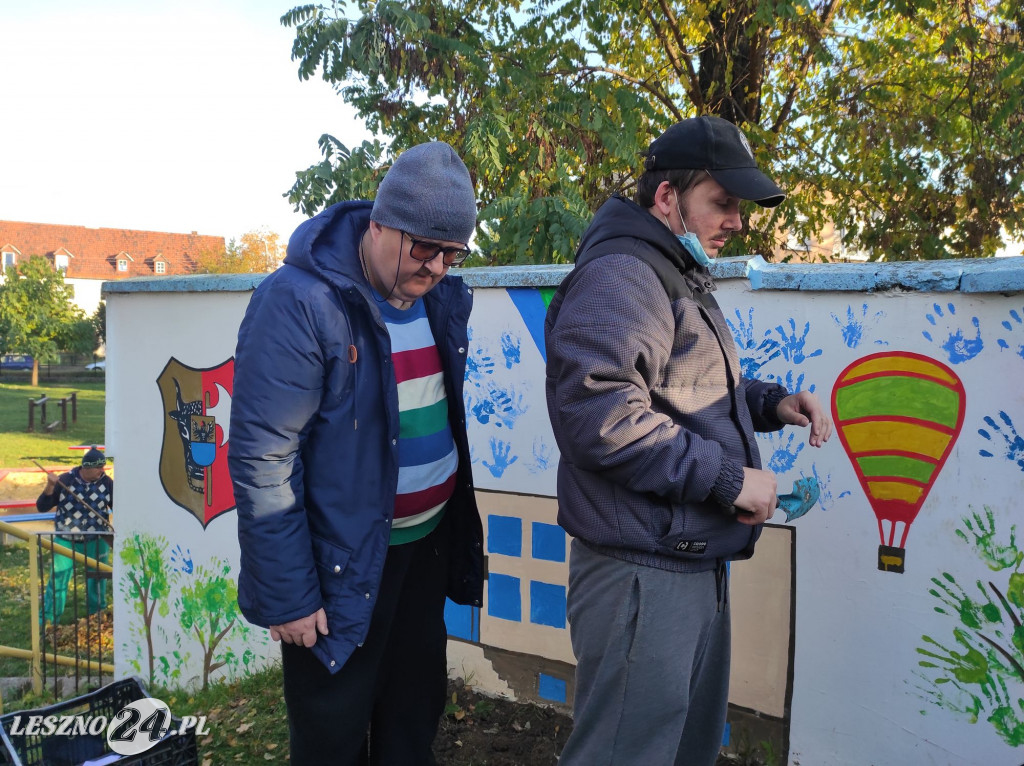Sadzenie kwiatów w przedszkolu nr 20