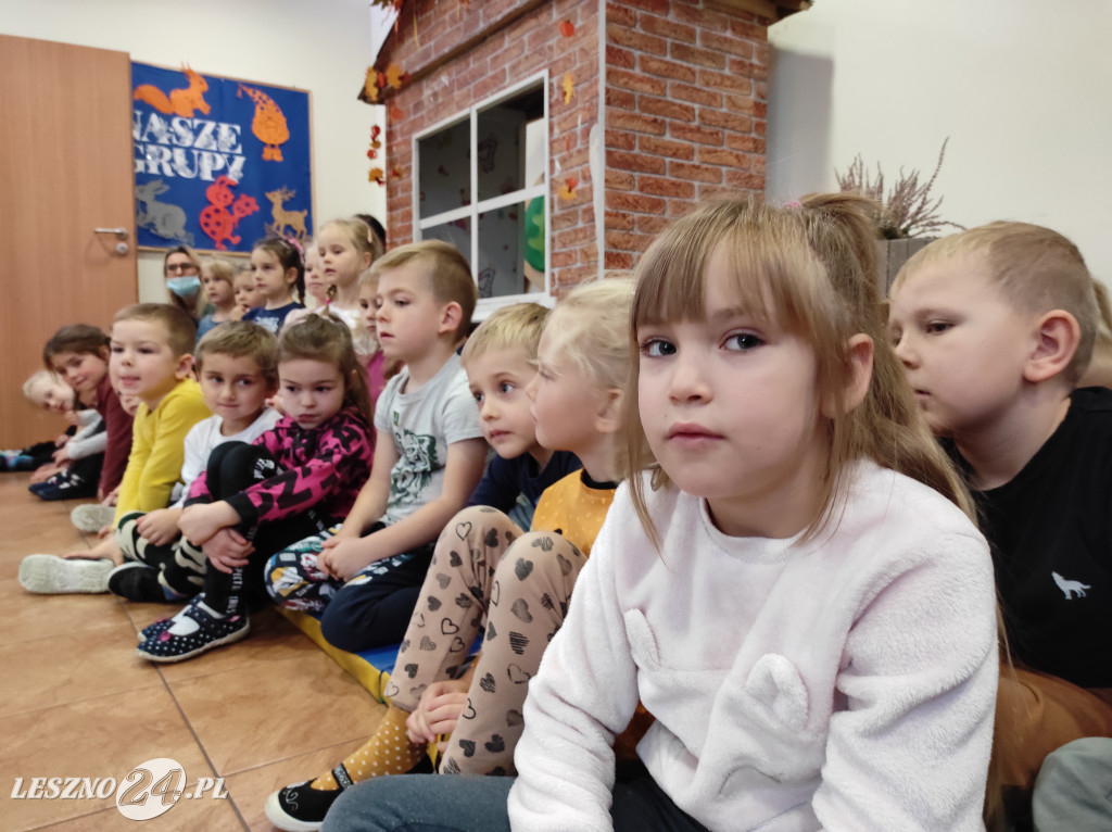 Spotkanie przedszkolaków z psami