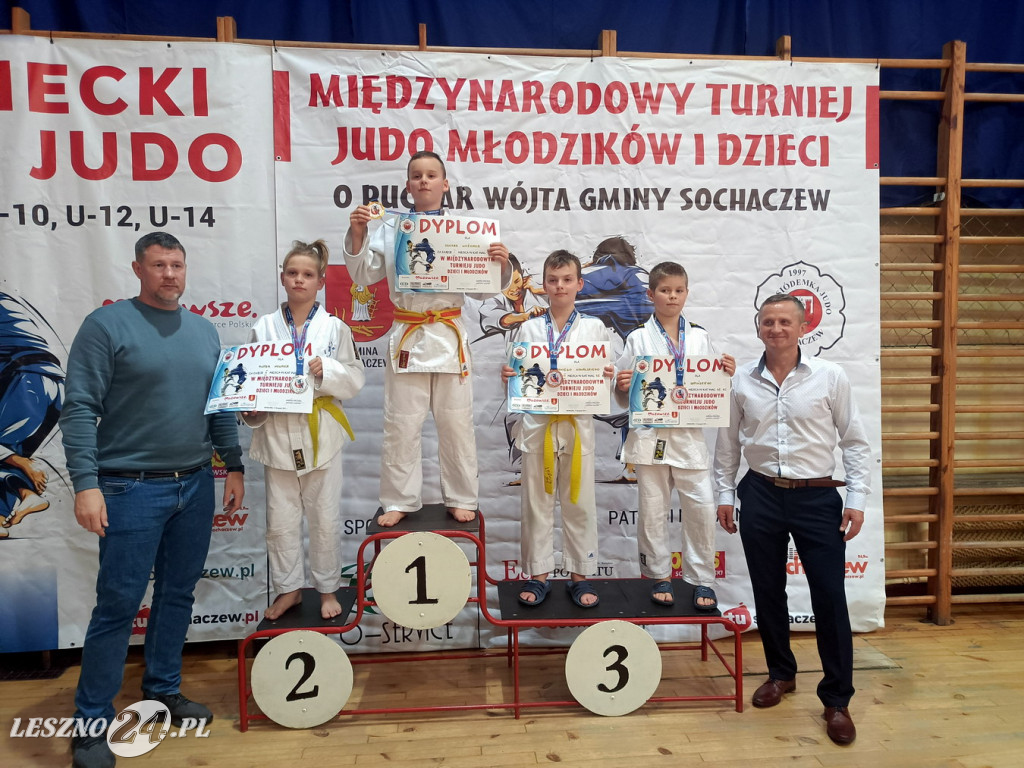 Piętnaście medali Juniora na dwóch turniejach