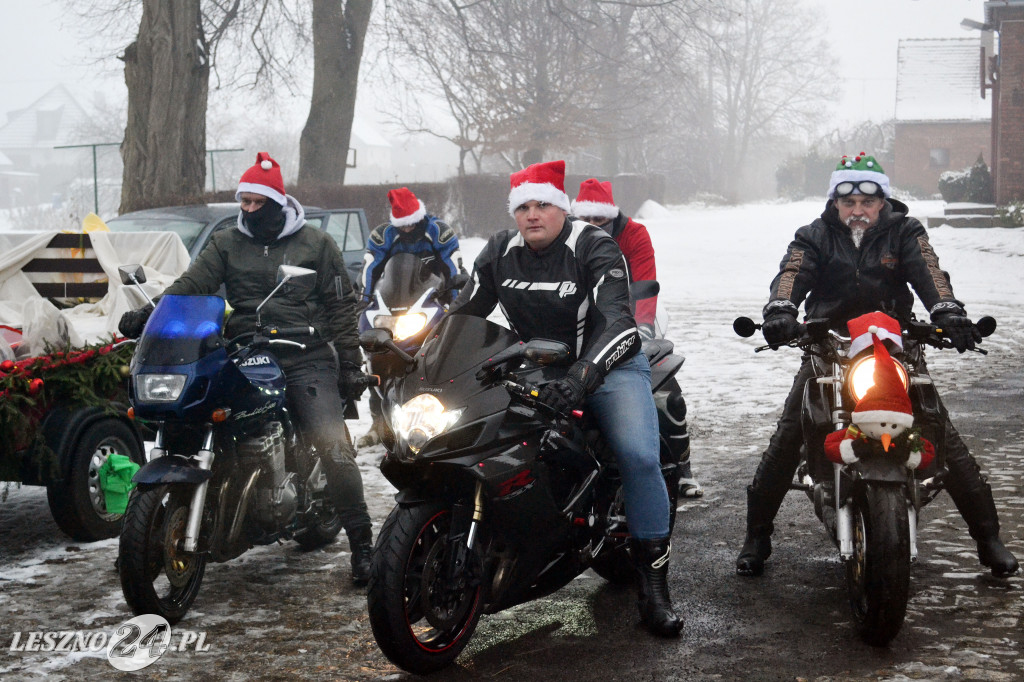 Mikołaj odwiedził dzieci. Na motocyklu!