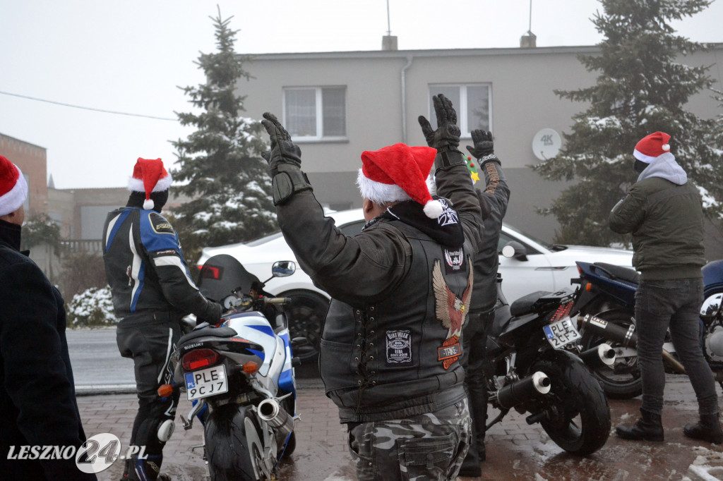 Mikołaj odwiedził dzieci. Na motocyklu!