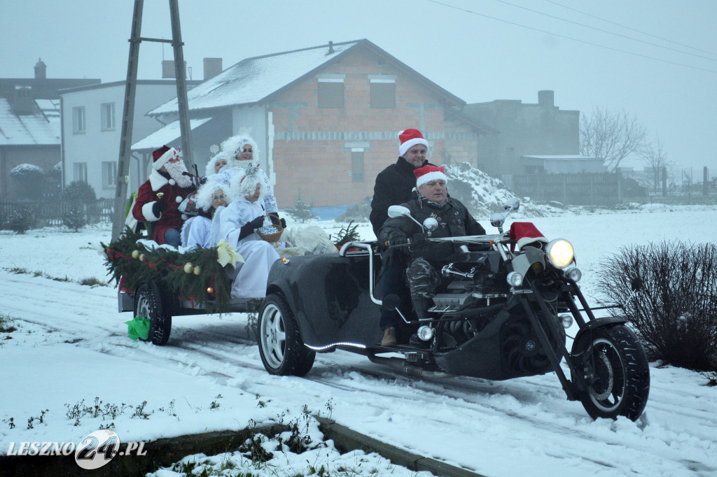 Mikołaj odwiedził dzieci. Na motocyklu!