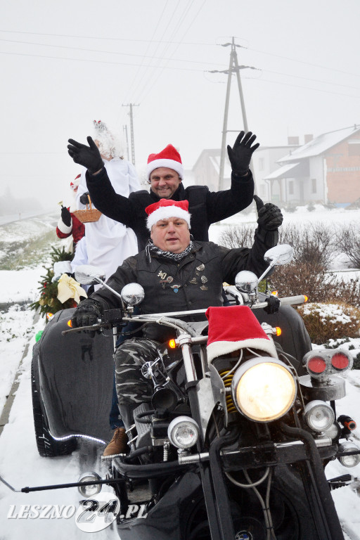 Mikołaj odwiedził dzieci. Na motocyklu!