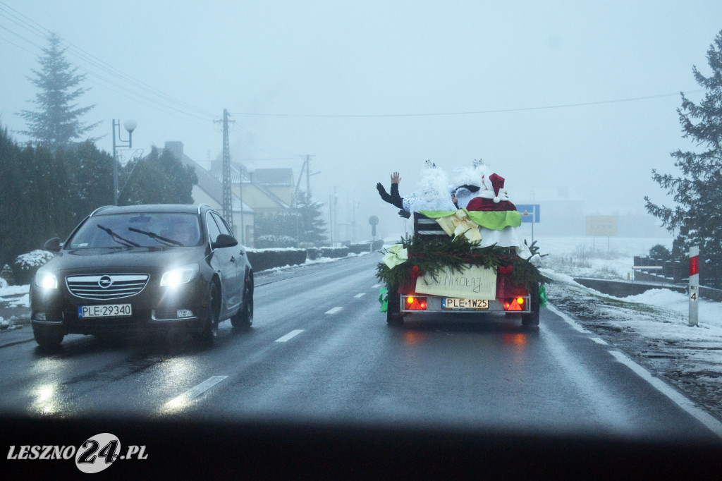 Mikołaj odwiedził dzieci. Na motocyklu!