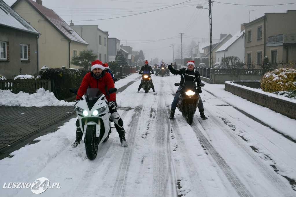 Mikołaj odwiedził dzieci. Na motocyklu!