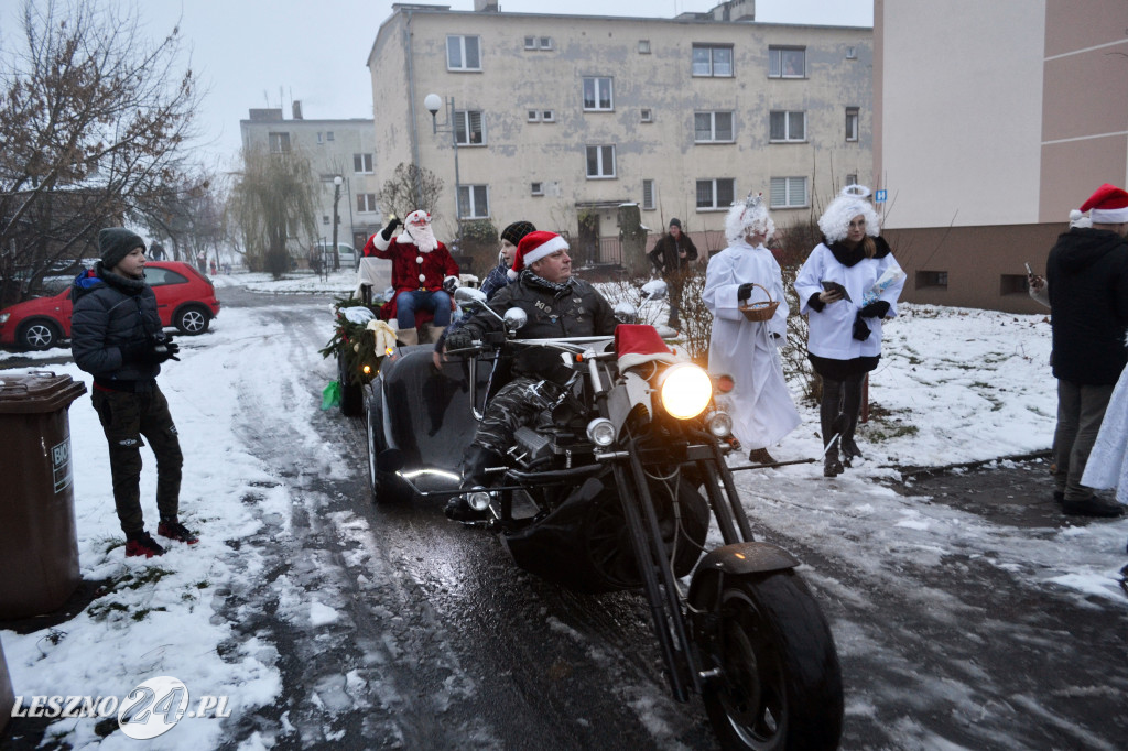 Mikołaj odwiedził dzieci. Na motocyklu!