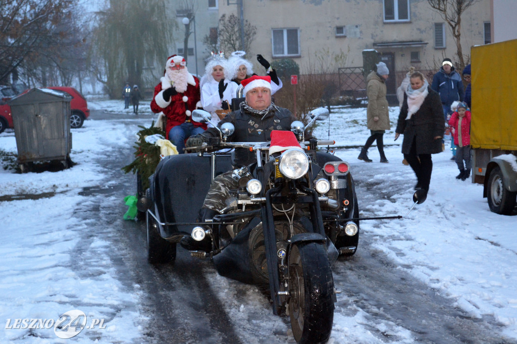 Mikołaj odwiedził dzieci. Na motocyklu!