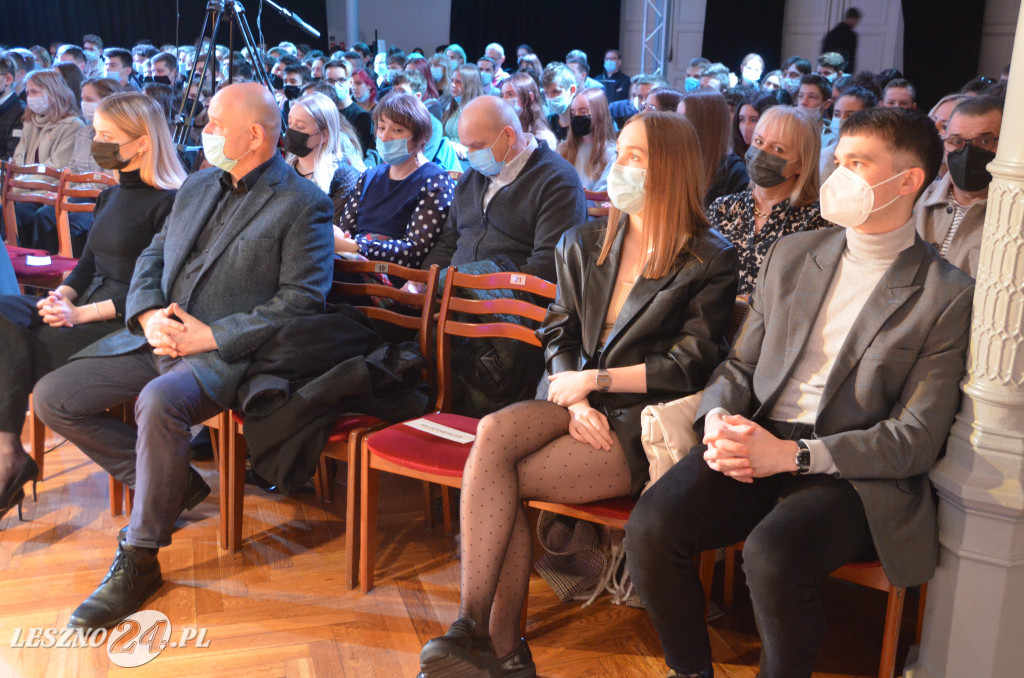 Wręczenie stypendium leszczyńskim studentom