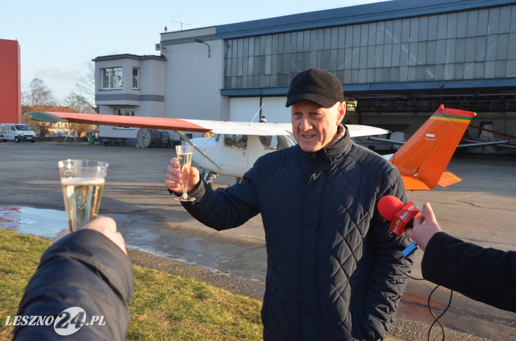 Kolejny samolot w hangarze AL