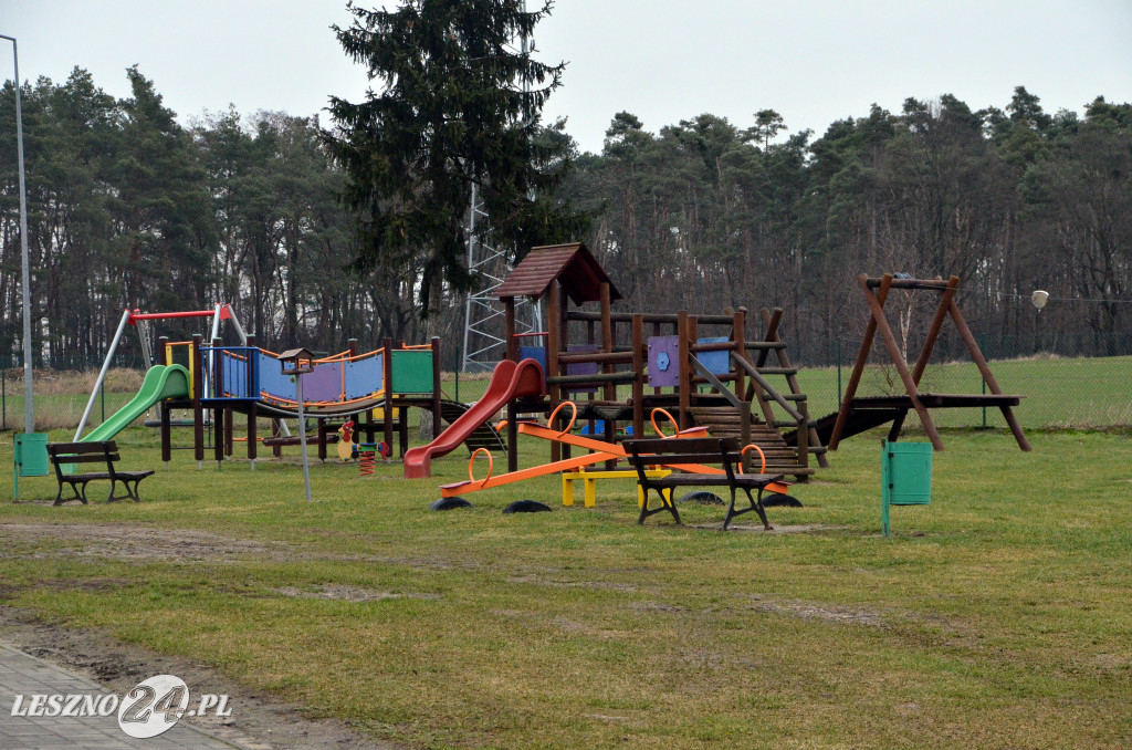 Wstęga w rozbudowanej szkole
