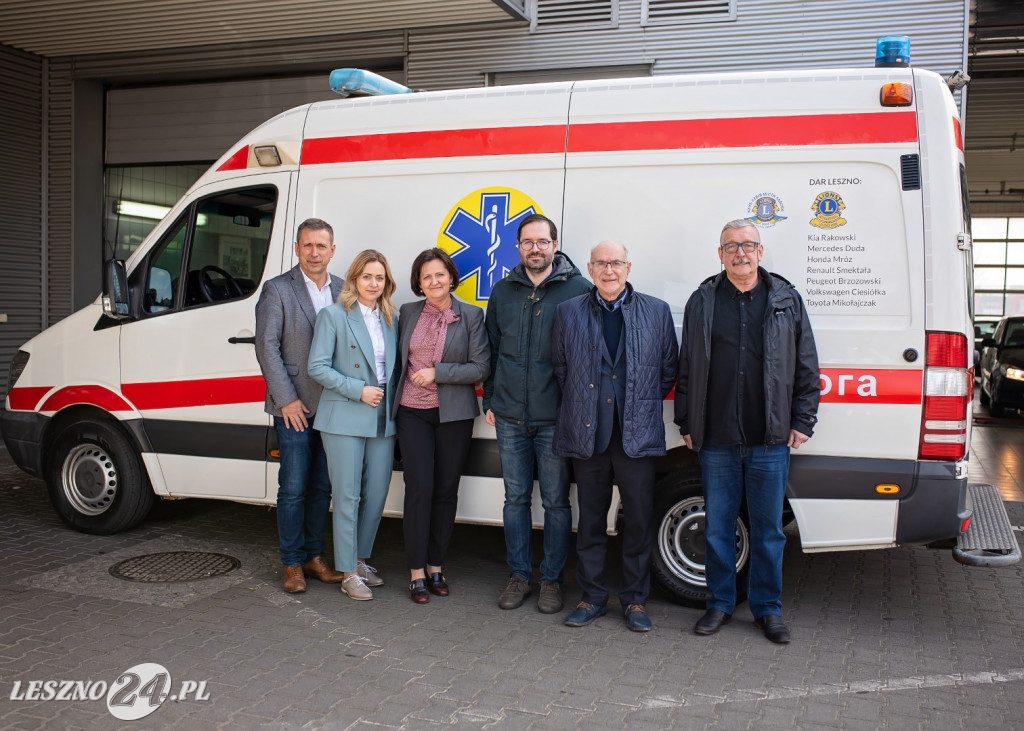 Karetka dla Ukrainy od dilerów samochodowych