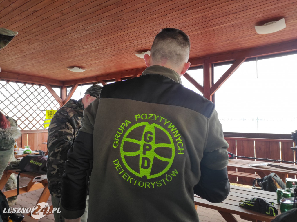 Detektoryści sprzątali zalew