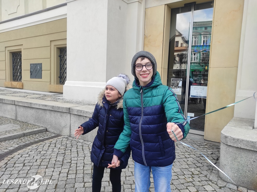 Niebieskie balony nad ratuszem