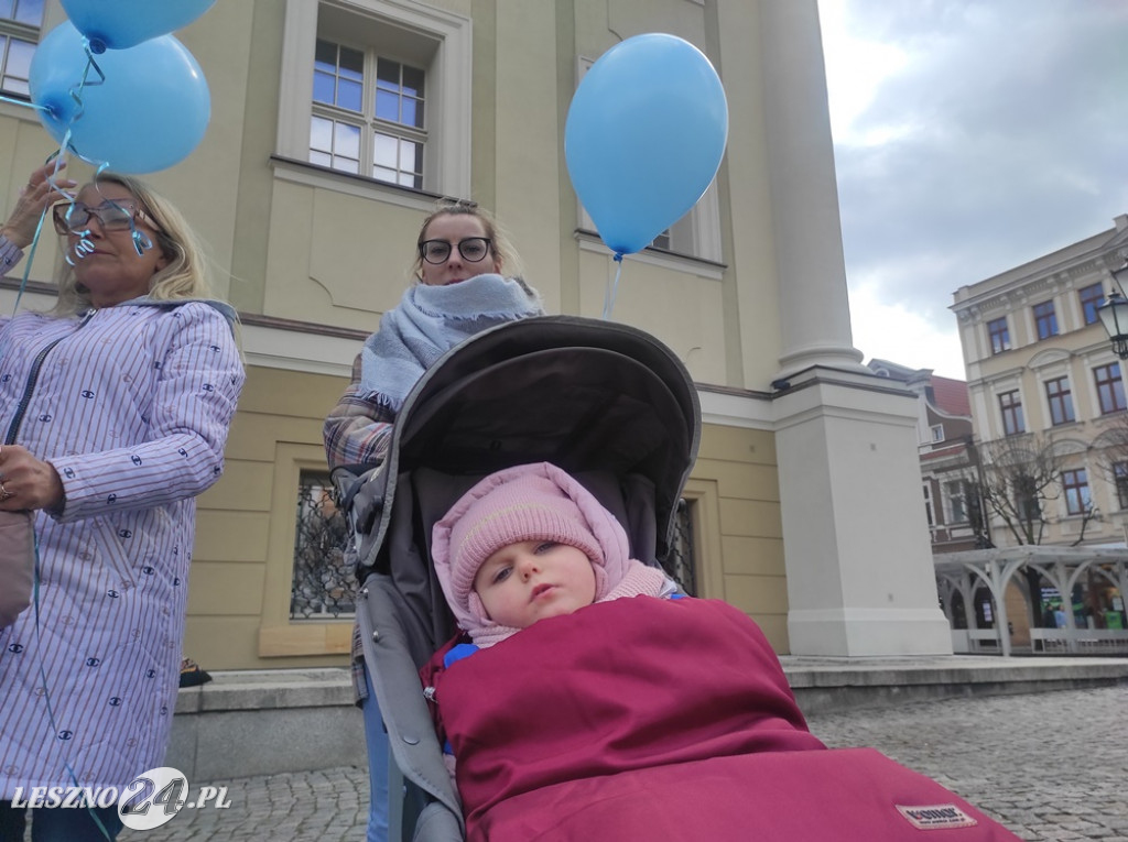 Niebieskie balony nad ratuszem