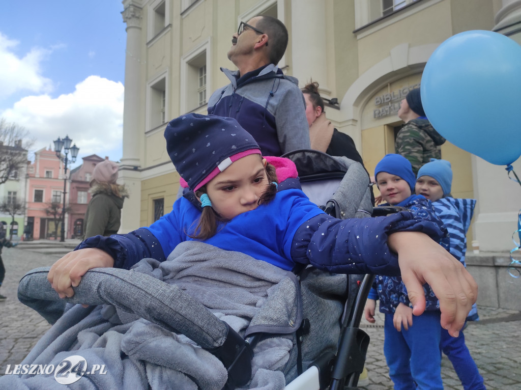 Niebieskie balony nad ratuszem