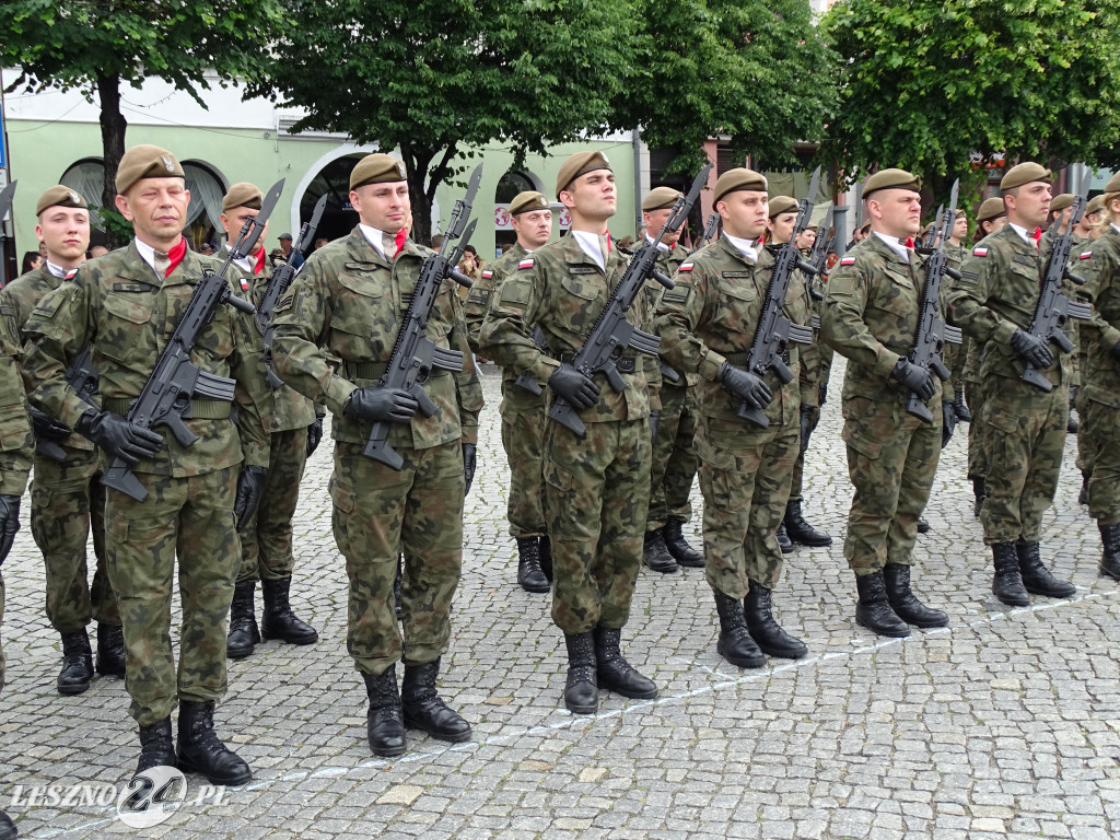 Przysięga WOT na Rynku w Lesznie