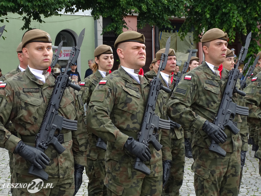 Przysięga WOT na Rynku w Lesznie