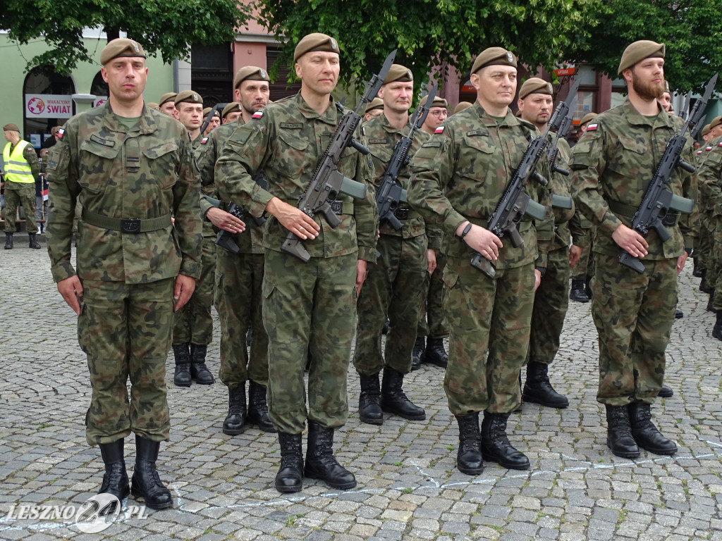 Przysięga WOT na Rynku w Lesznie