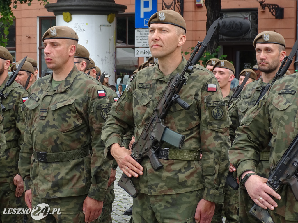 Przysięga WOT na Rynku w Lesznie