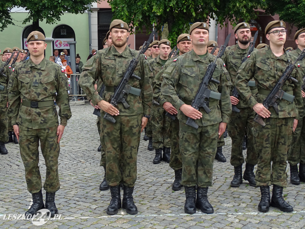 Przysięga WOT na Rynku w Lesznie