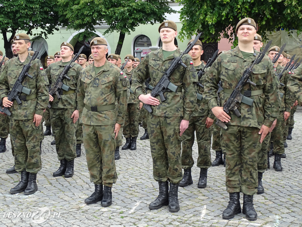 Przysięga WOT na Rynku w Lesznie