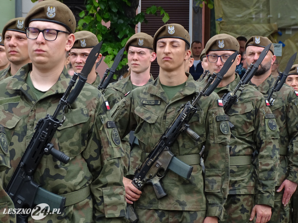 Przysięga WOT na Rynku w Lesznie