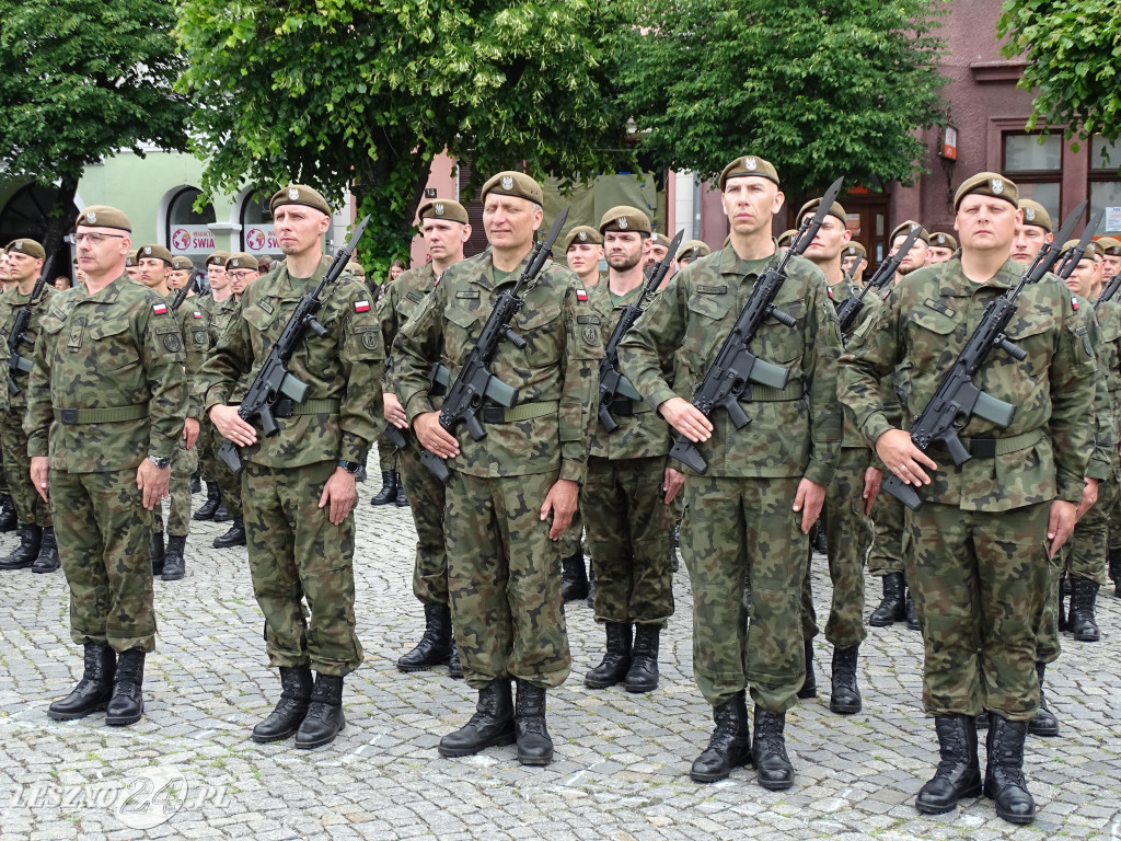 Przysięga WOT na Rynku w Lesznie
