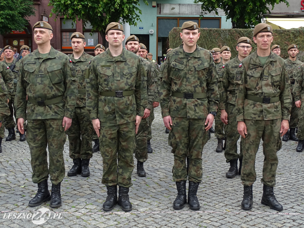 Przysięga WOT na Rynku w Lesznie