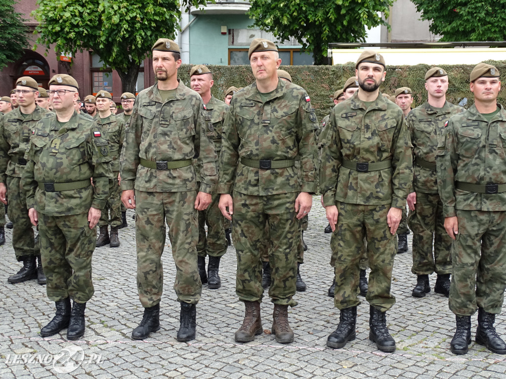 Przysięga WOT na Rynku w Lesznie
