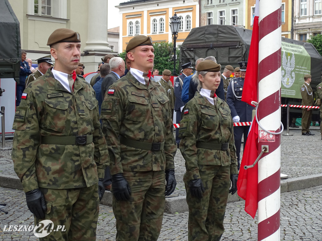 Przysięga WOT na Rynku w Lesznie