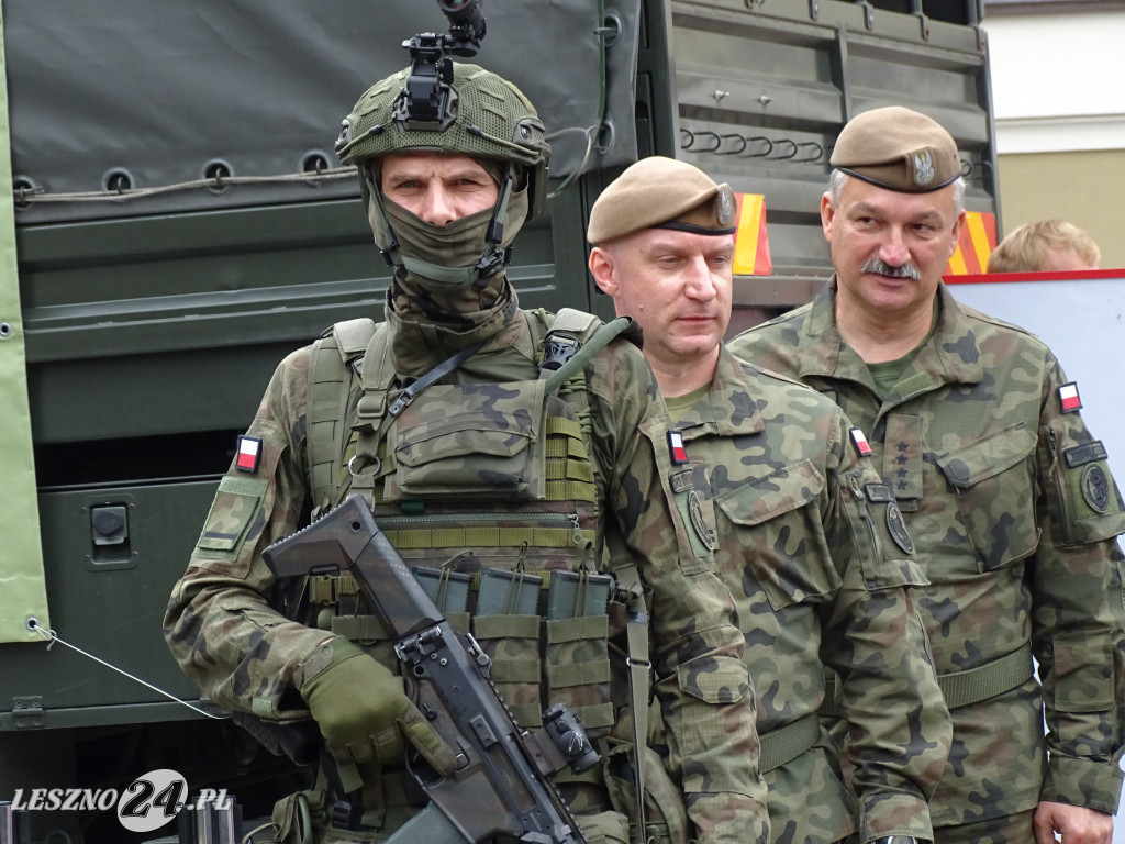 Przysięga WOT na Rynku w Lesznie