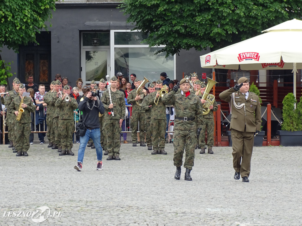 Przysięga WOT na Rynku w Lesznie
