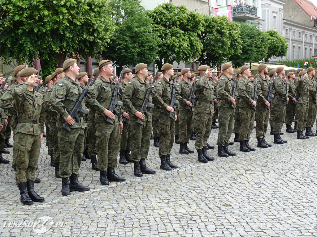 Przysięga WOT na Rynku w Lesznie